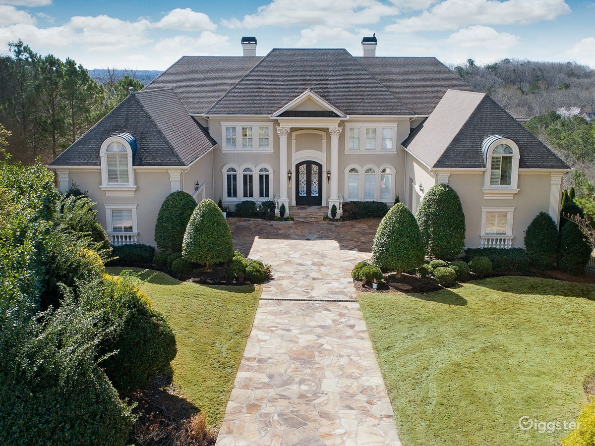 Country Club Mansion/Crib Rent this location on Giggster