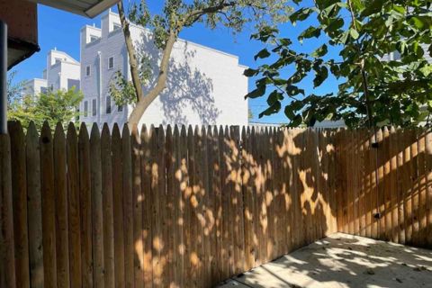 Goldie Lux | Rent this location on Giggster