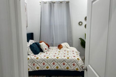 Goldie Lux | Rent this location on Giggster