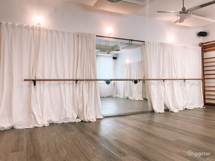 Fully Equipped Versatile Studio Natural Light Rent this location on