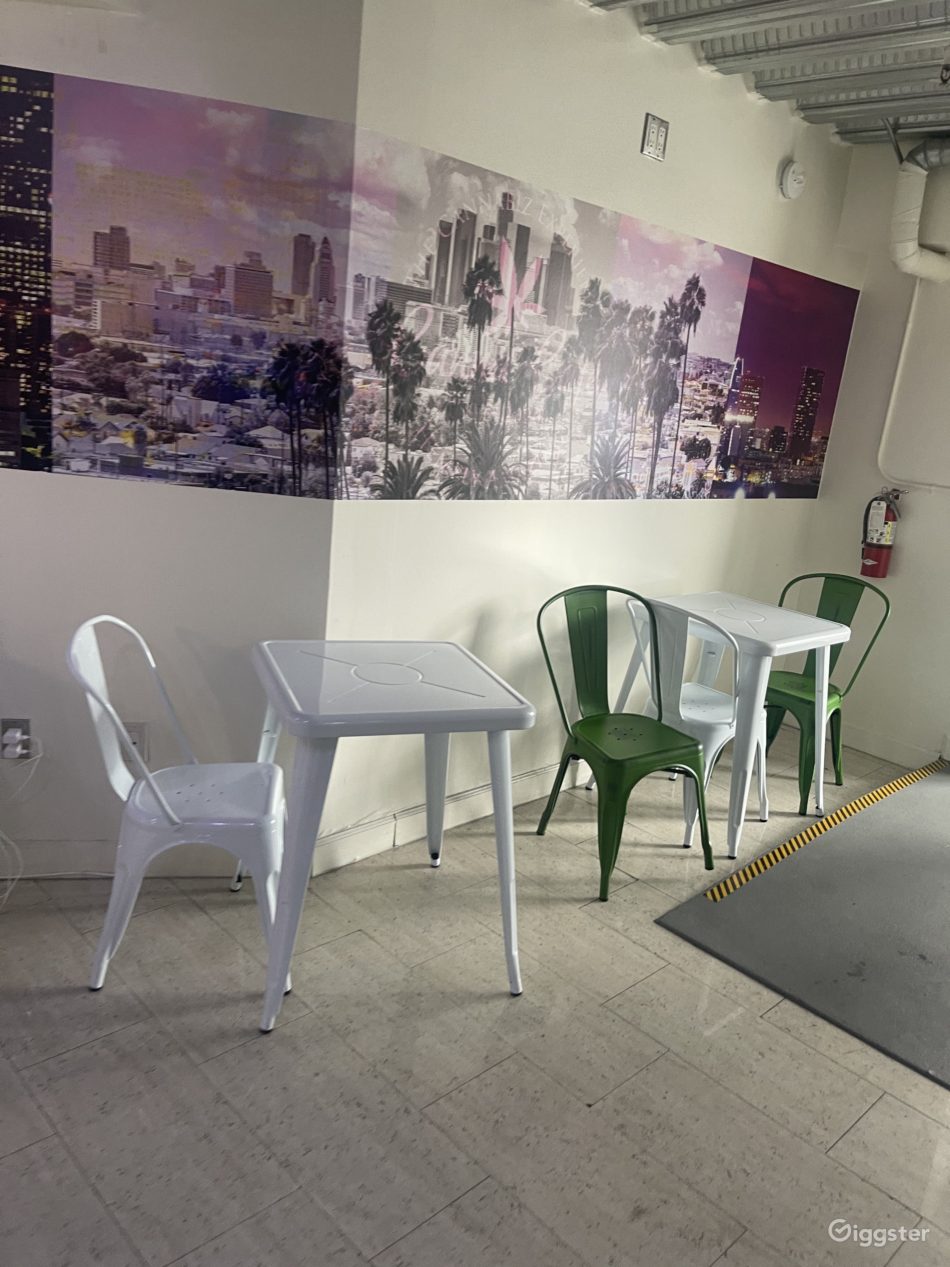 DTLA CREATIVE SPACE w/ ROOFTOP POOL ACCESS Rent this location on Giggster