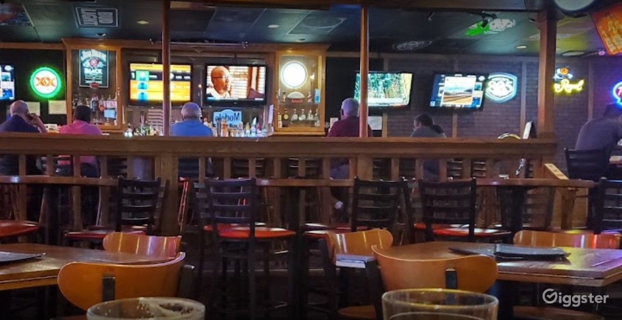 Unfussy Local Bar with Karaoke in Albuquerque Rent this location on