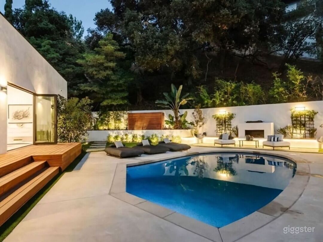 Modern Hillside Backyard | Rent this location on Giggster