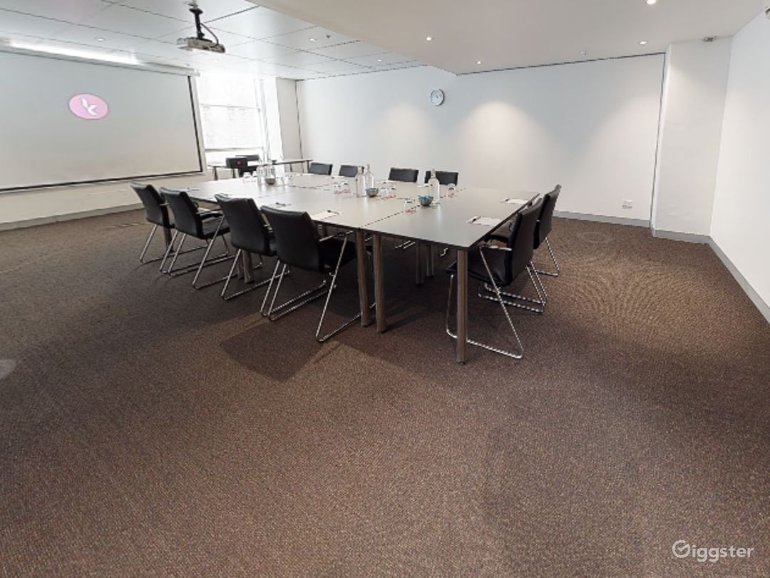 Room 301 ll Melbourne Photo 4