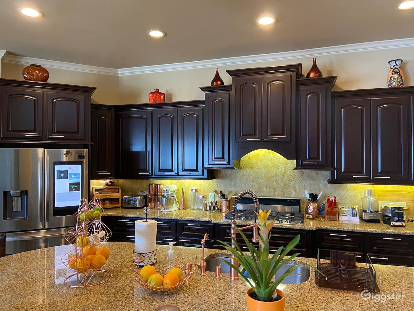 Lakeshore Manor Rent this location on Giggster