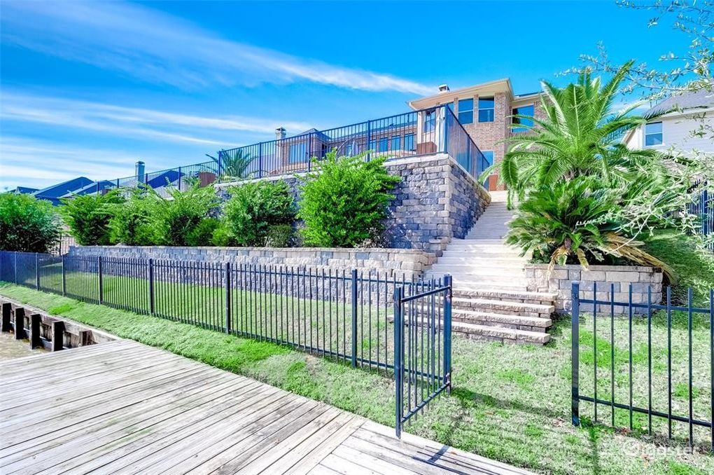 Lakeshore Manor Rent this location on Giggster