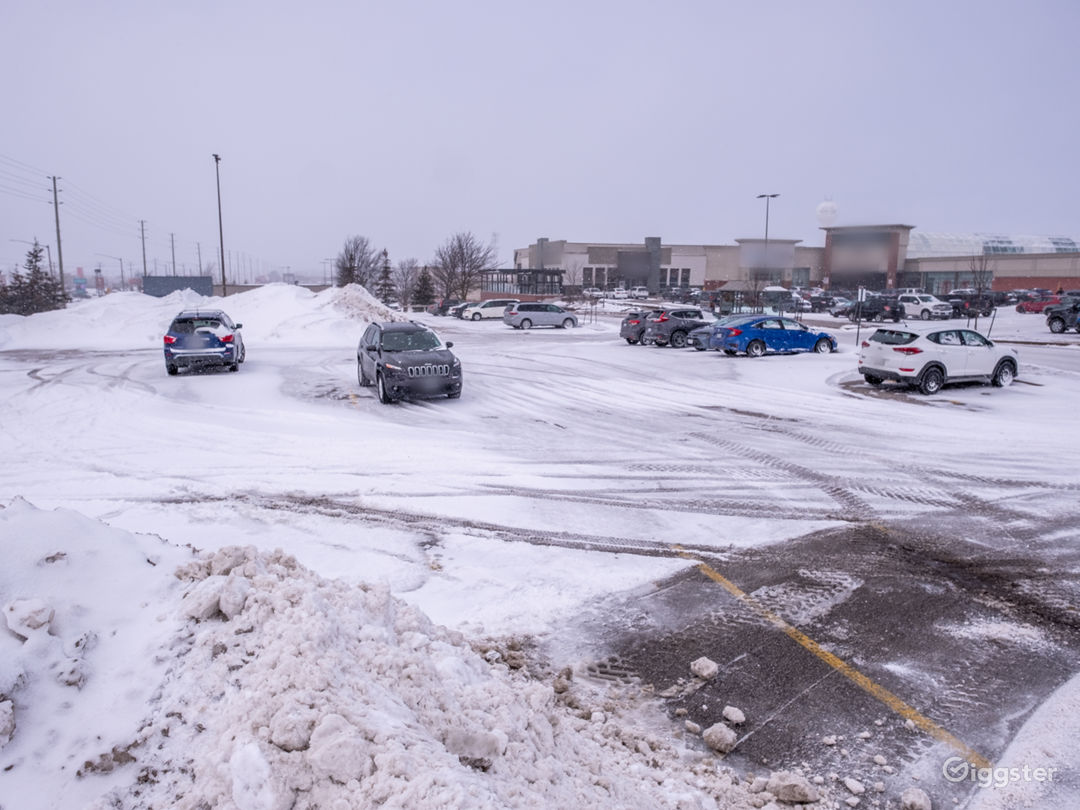 Large Exterior Parking Lot in Barrie Photo 4