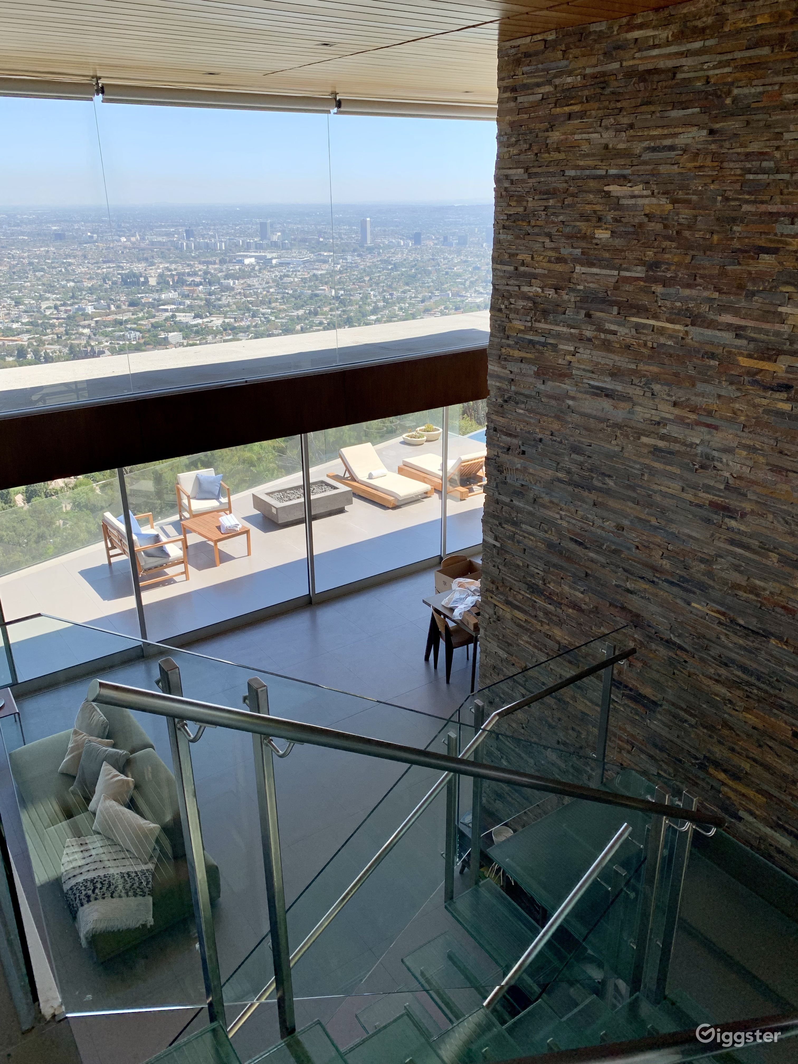 Hollywood Hills Mansion Squatted, Used For Onlyfans - buf81ru