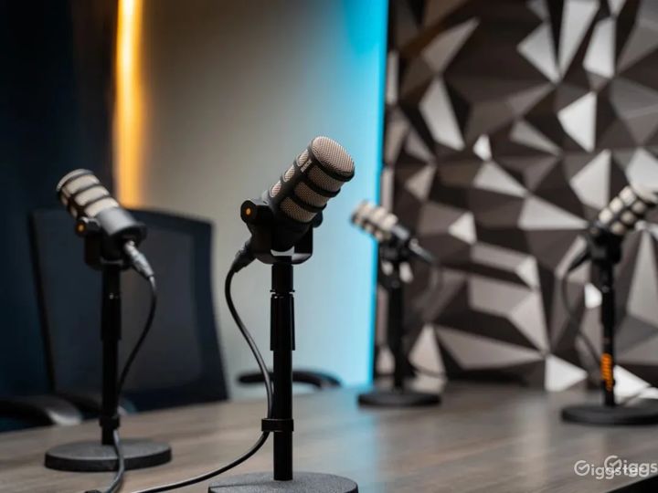 Modern Video Podcasting Studio Rent this location on Giggster