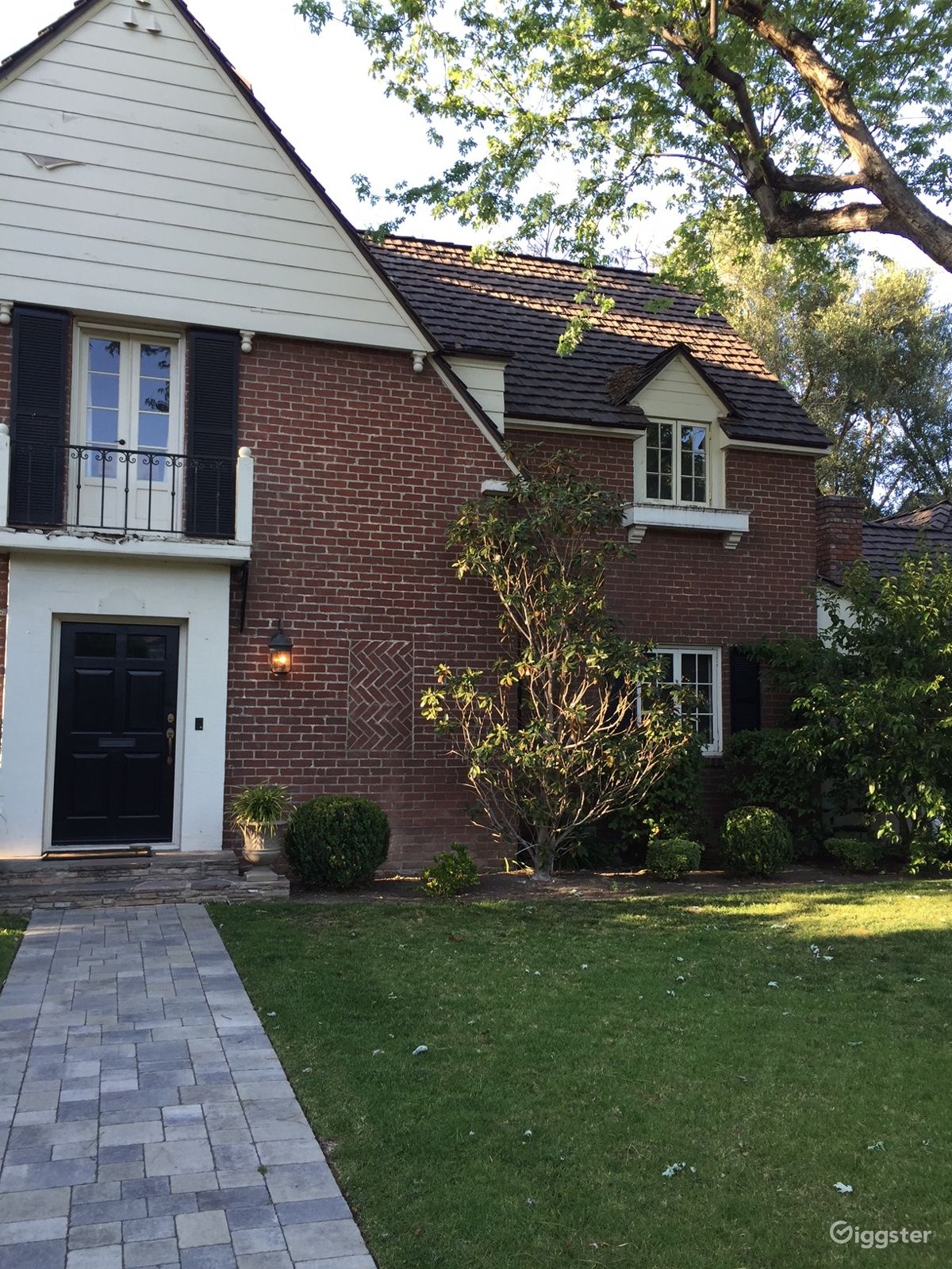 Toluca Lake home Rent this location on Giggster