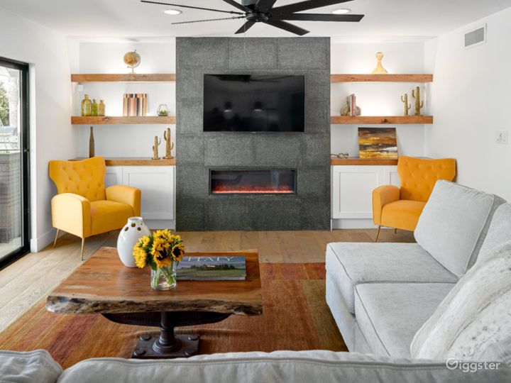 Bright, Sunny and Modern Home with Southwest Vibe  Photo 2