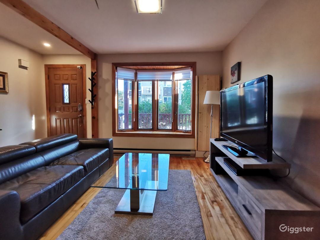 Living room wood bay window