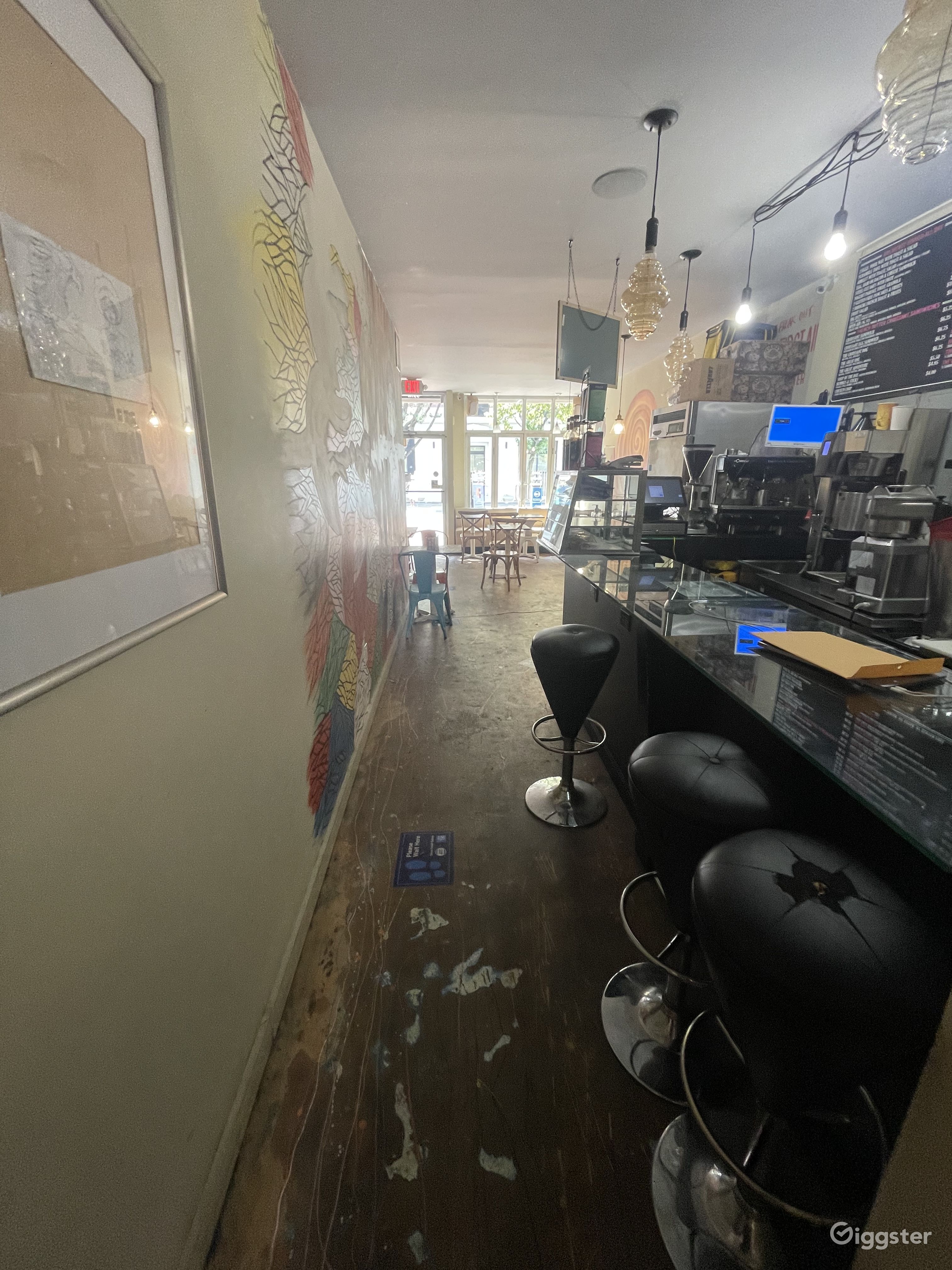 Cozy and Cute Juice Bar in East Harlem Rent this location on Giggster