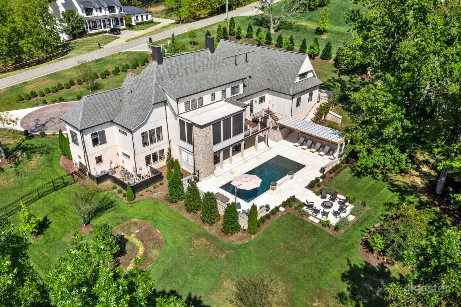 Luxury Pool Rental in Nashville, TN | Resort-Style Estate