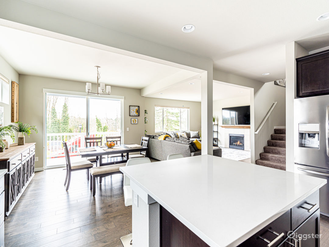 Luxury Three-Story New Construction Near Seattle! Photo 2