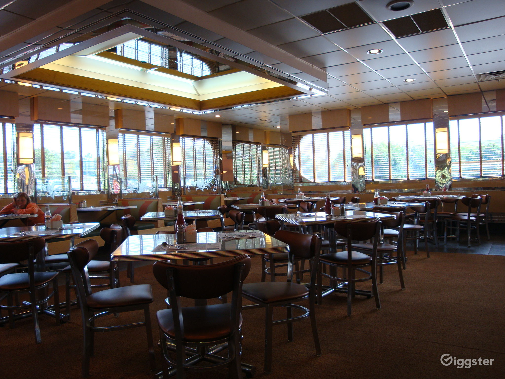 DINER 29 - Traditional Diner with Lots of Space | Rent this location on