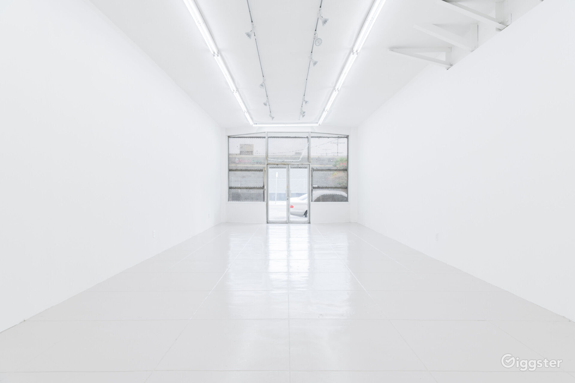 YOUR PERFECT STOREFRONT GALLERY / EVENT SPACE Rent this location on