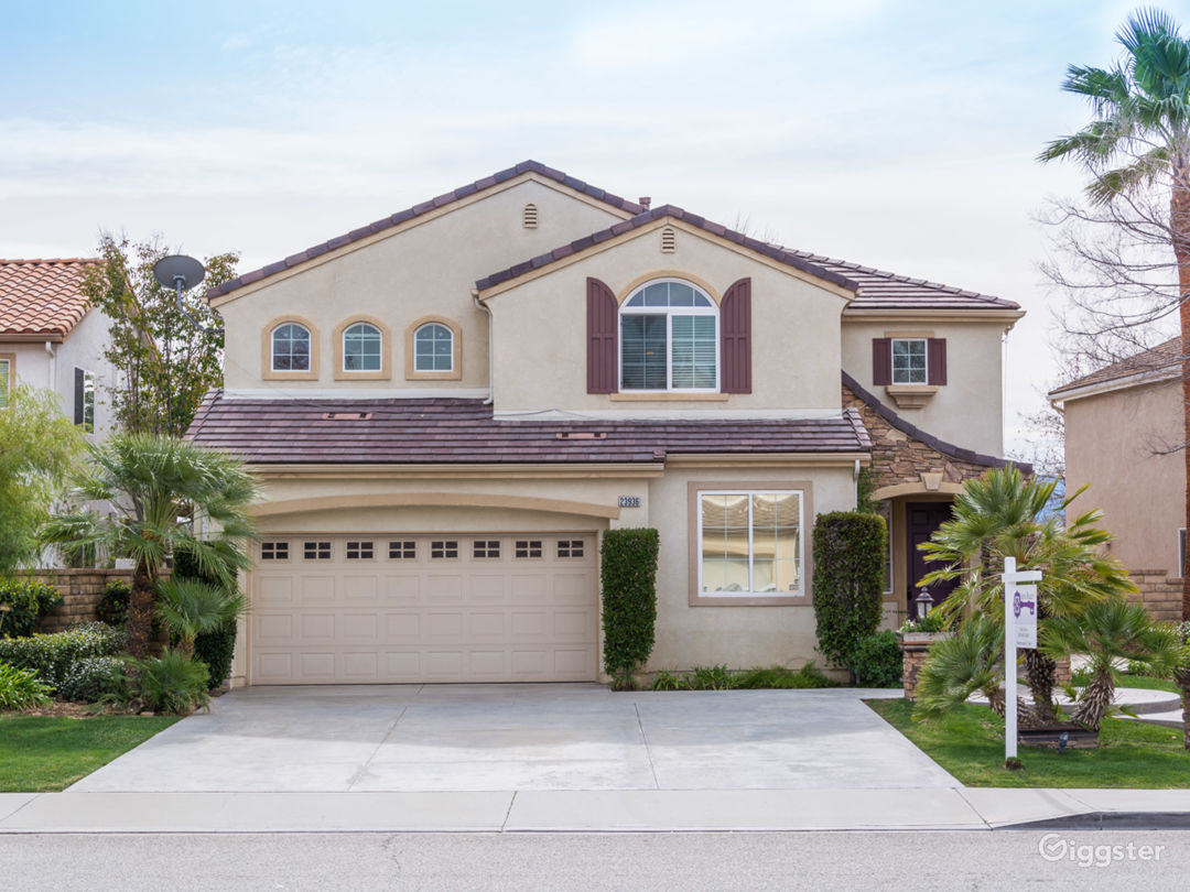 Valencia 5 Bedroom Upgrades Massive Yard Rent This Location On