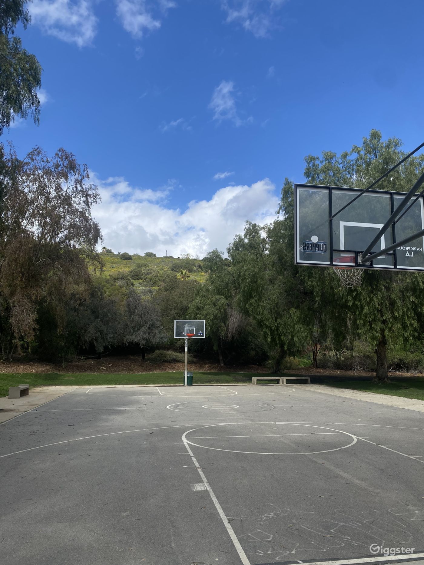 Secluded Outdoors basketball Court Rent this location on Giggster