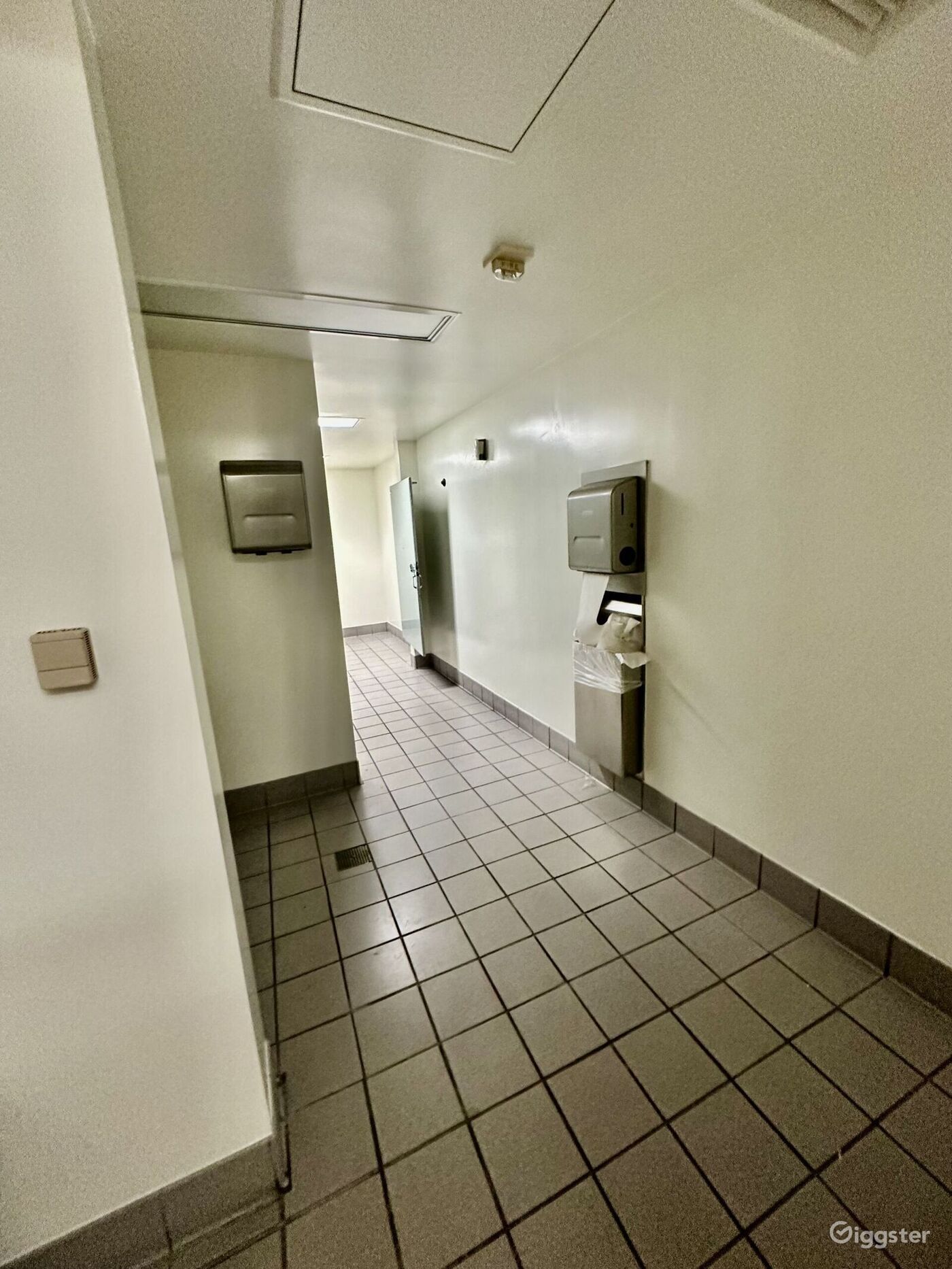RESTROOMS (LAX) Rent this location on Giggster