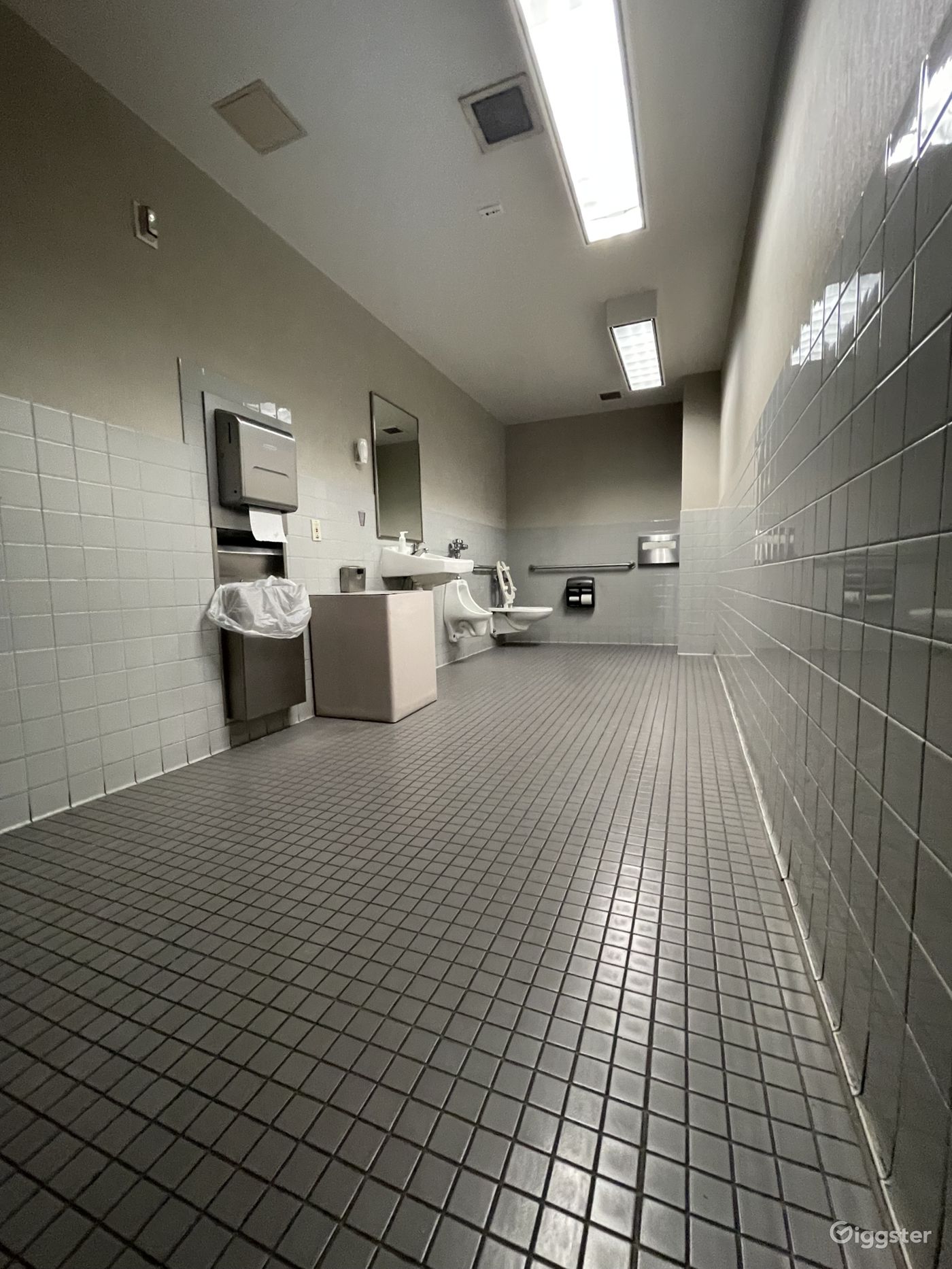 RESTROOMS (LAX) Rent this location on Giggster