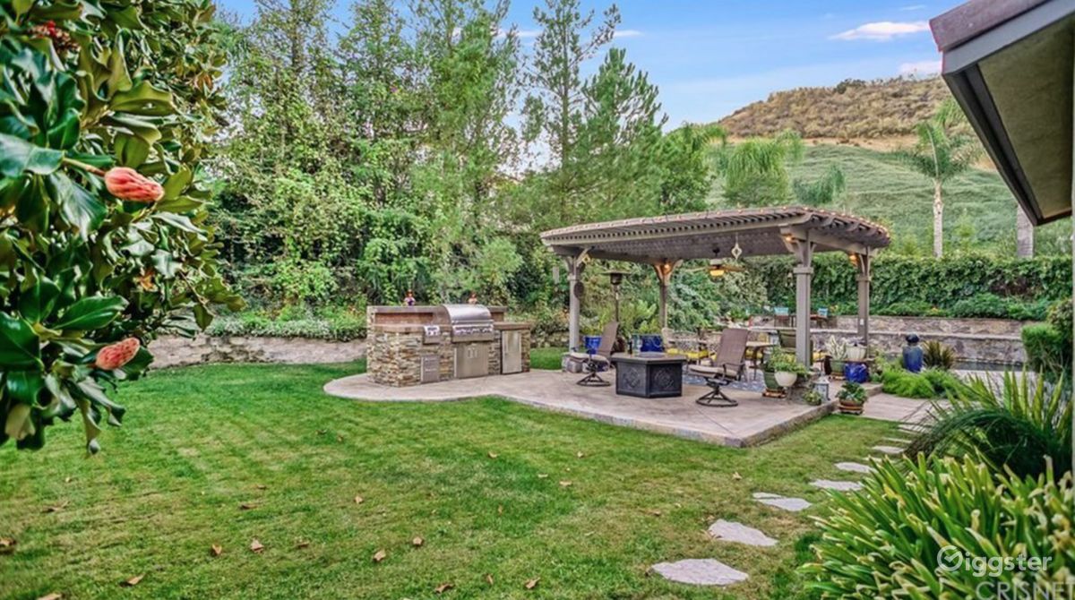 Beautiful and quiet house with luxurious backyard. Rent this location