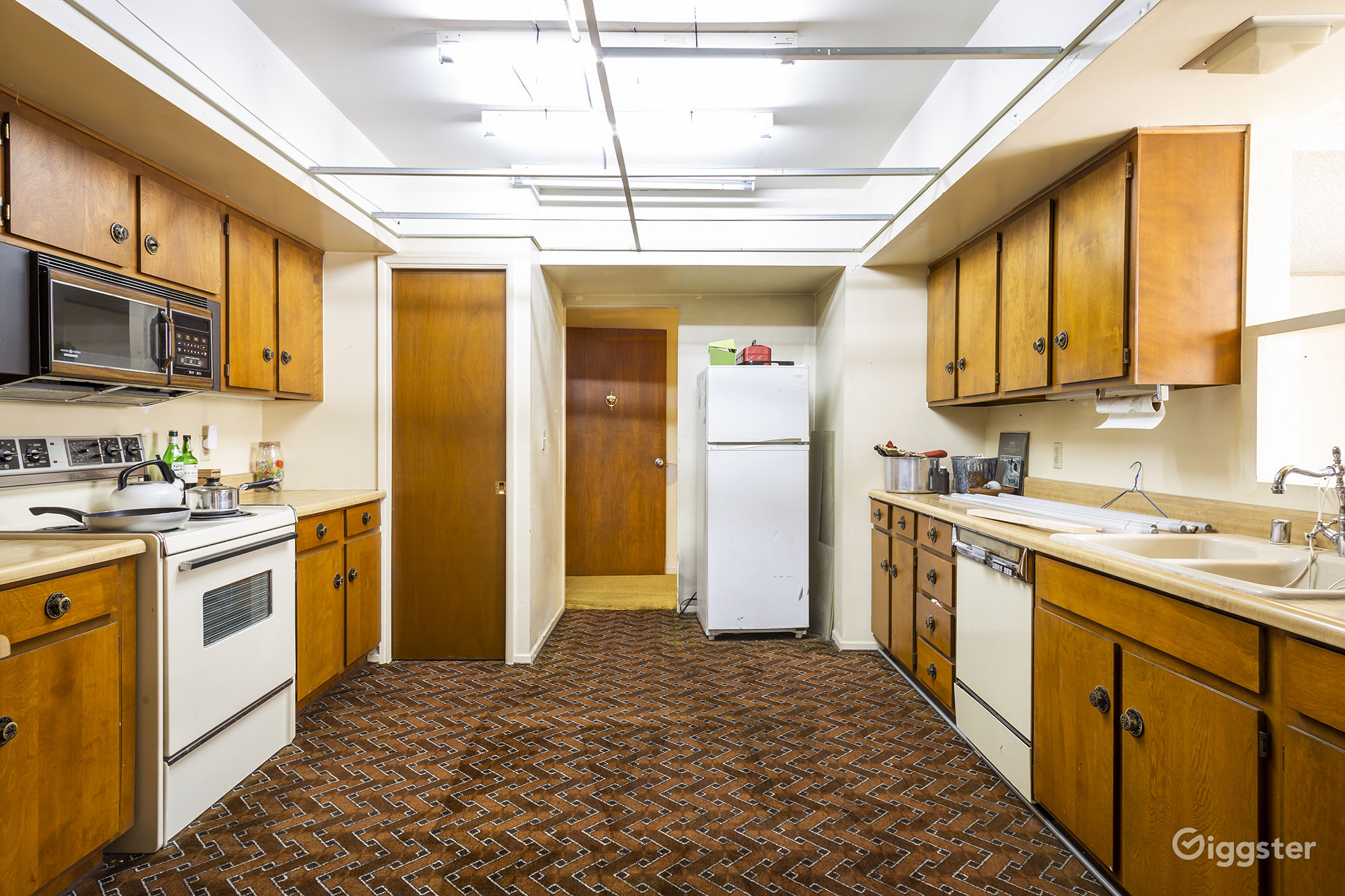 Abandoned Vintage Apartment (1970s) | Rent this location on Giggster