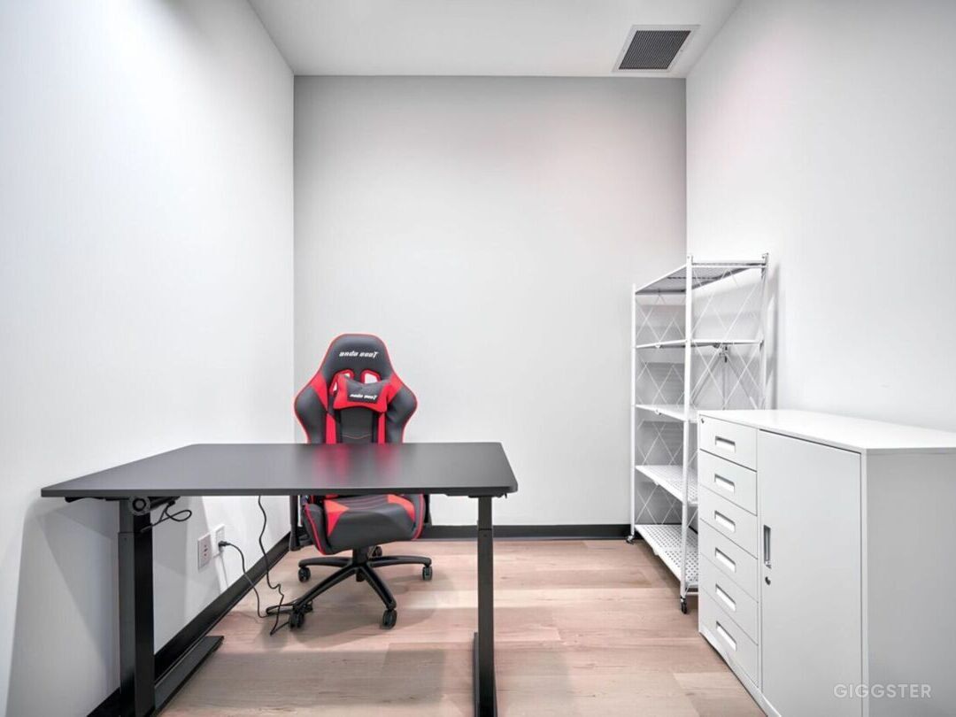 Minimalist Office Space  