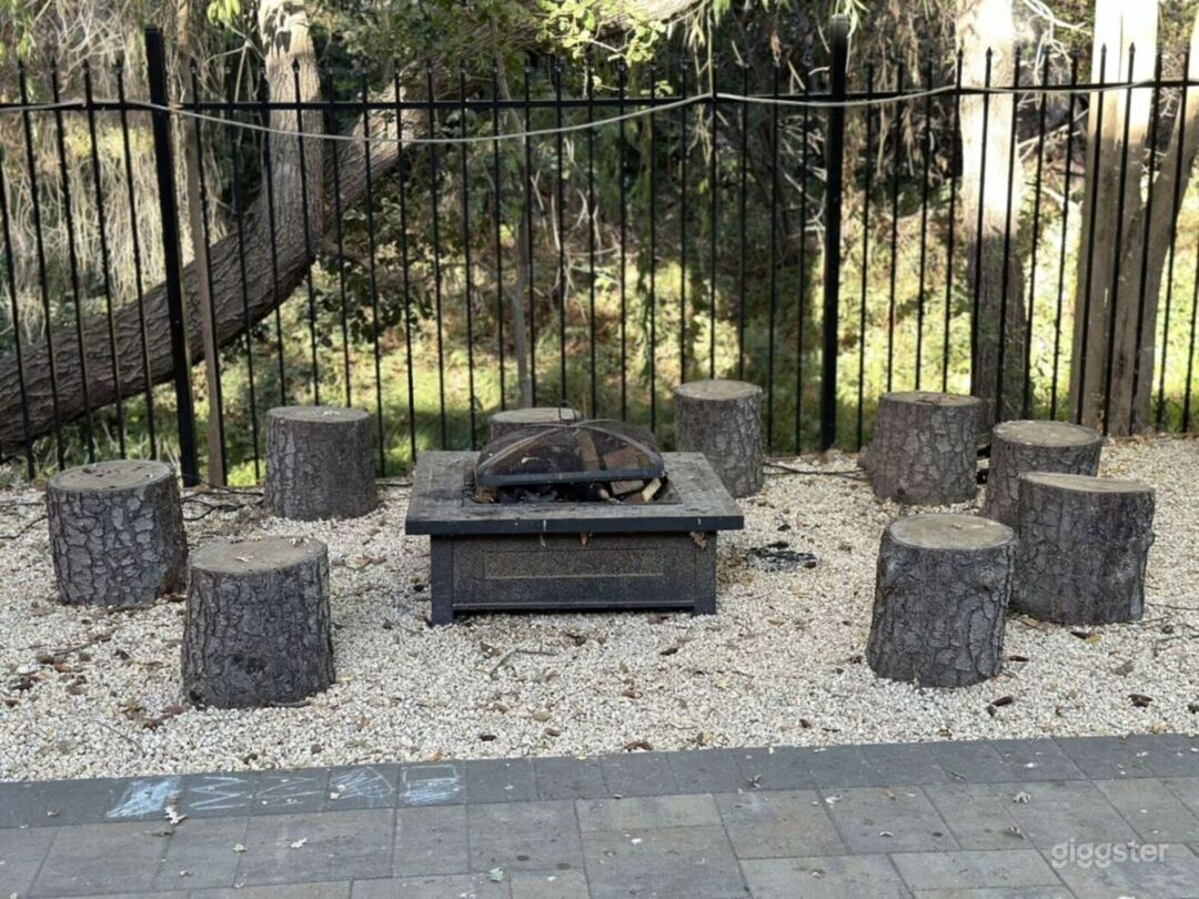 Huge creekside backyard shaded with oak trees  Photo 2