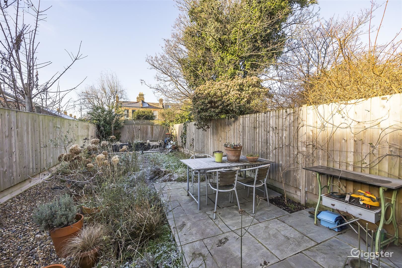 Historic Warner Flat Near Lloyd Park Rent this location on Giggster