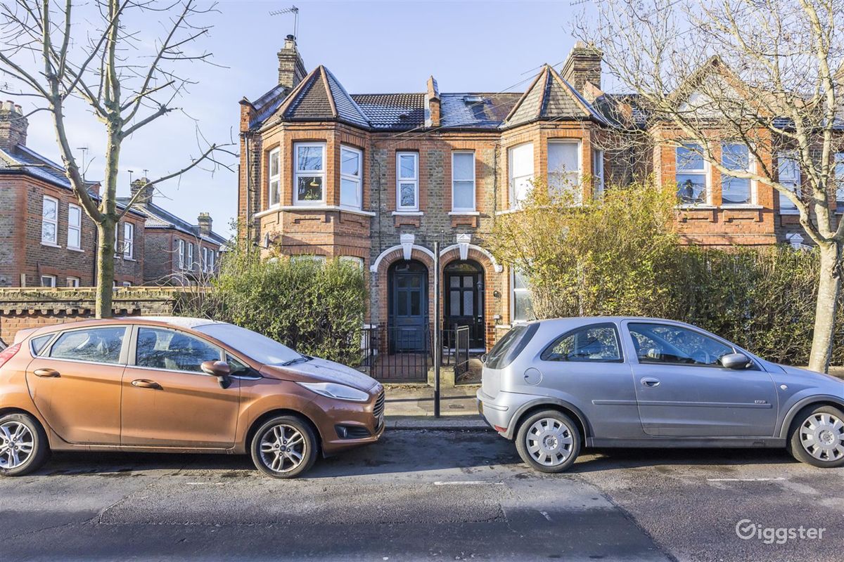 Historic Warner Flat Near Lloyd Park Rent this location on Giggster