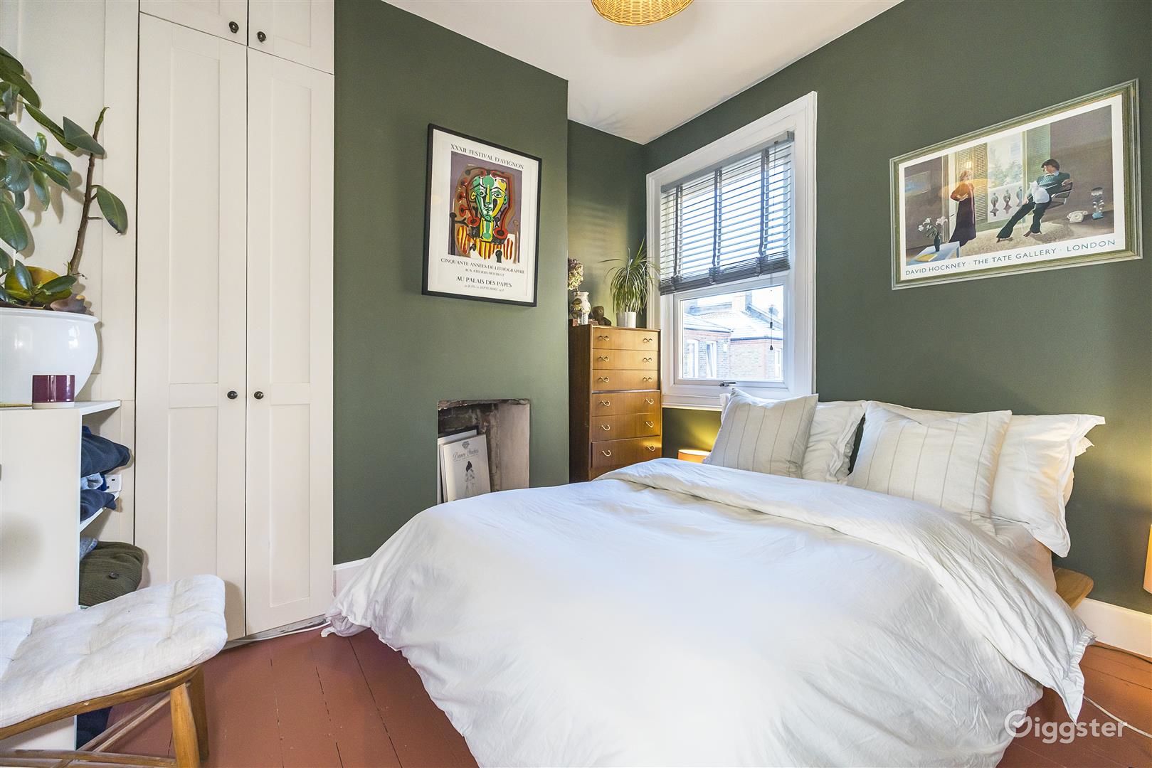 Historic Warner Flat Near Lloyd Park Rent this location on Giggster