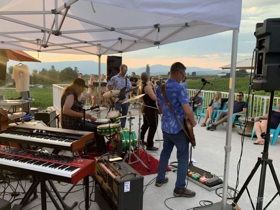 Cozy Rooftop Venue with Mountain and Orchard Views Photo 1