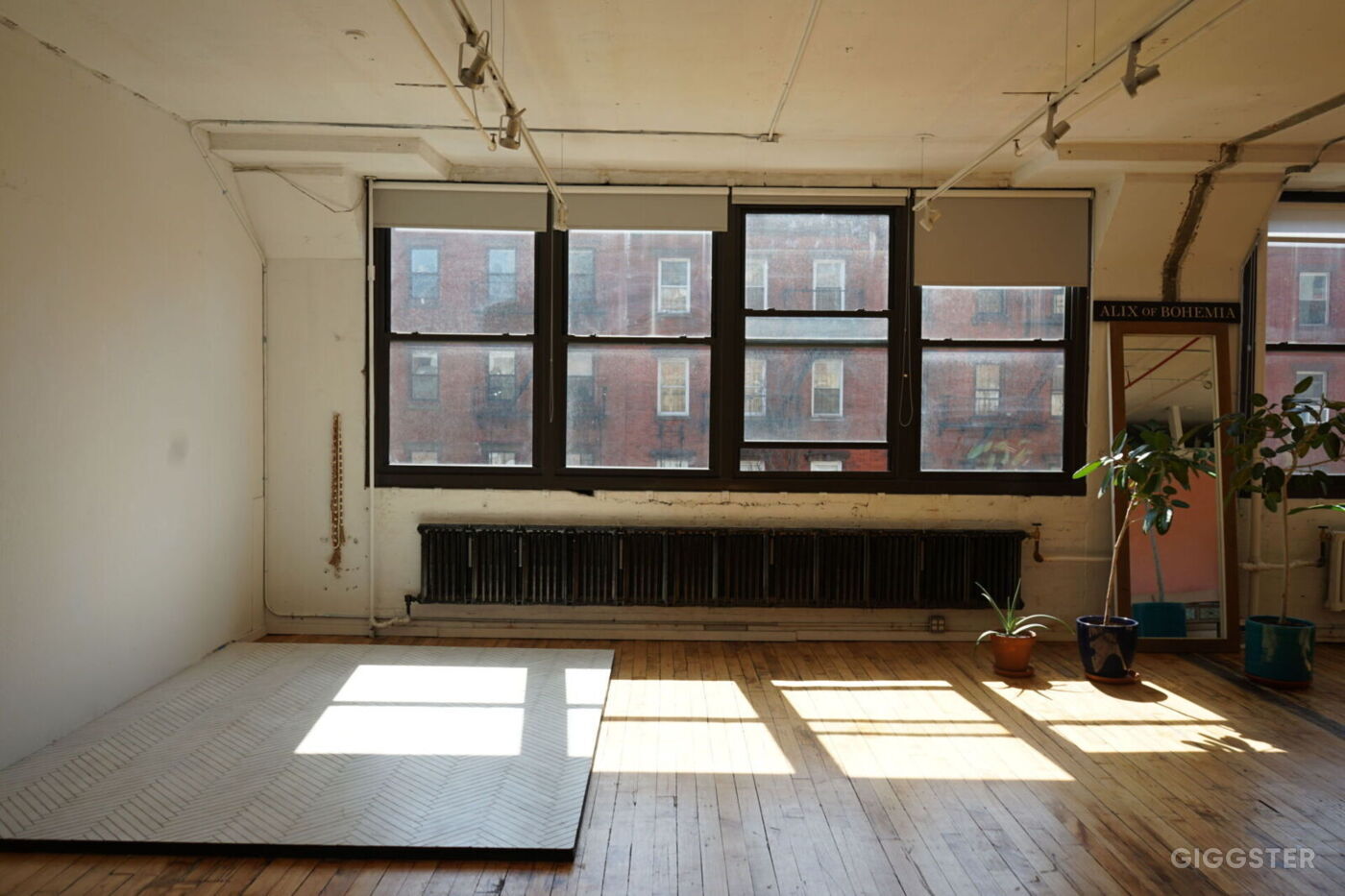 Bohemian Brooklyn Studio in Heart of Greenpoint Rent this location on
