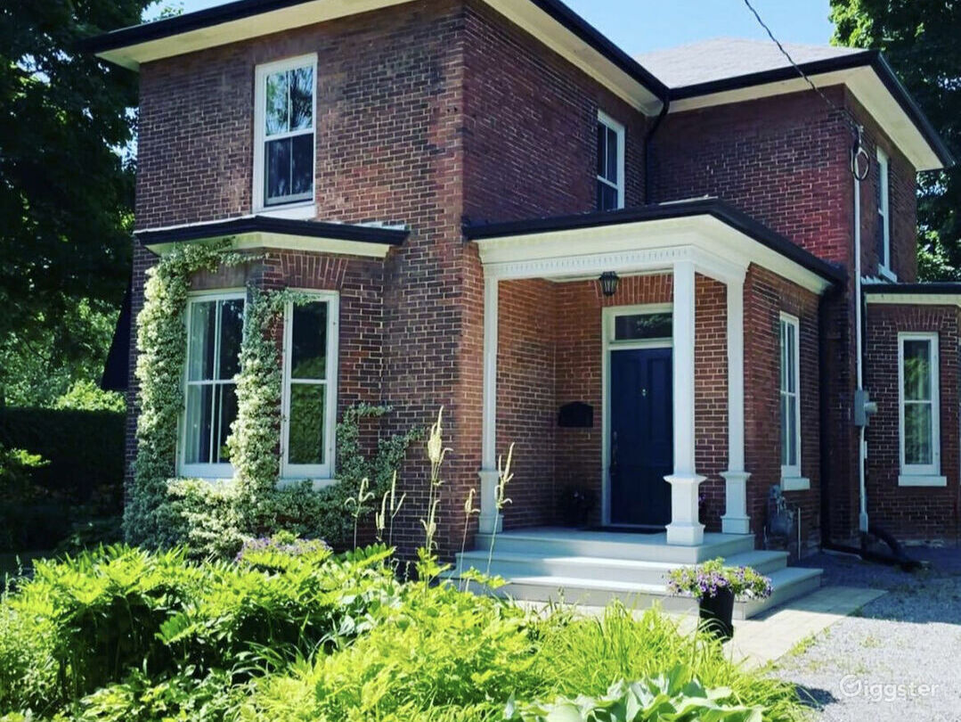 Renovated Loyalist Farmhouse in historic Port Hope Rent this location
