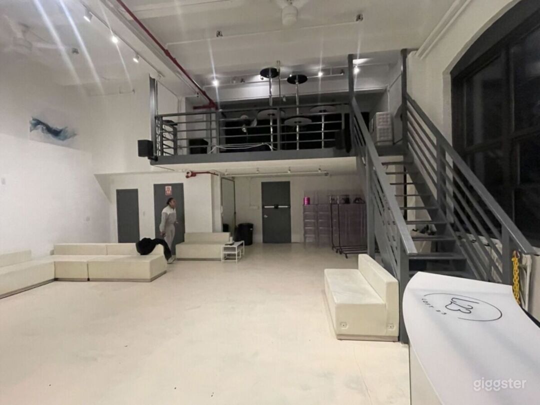 Urban Chic Loft &#38; Mezzanine Photo 1