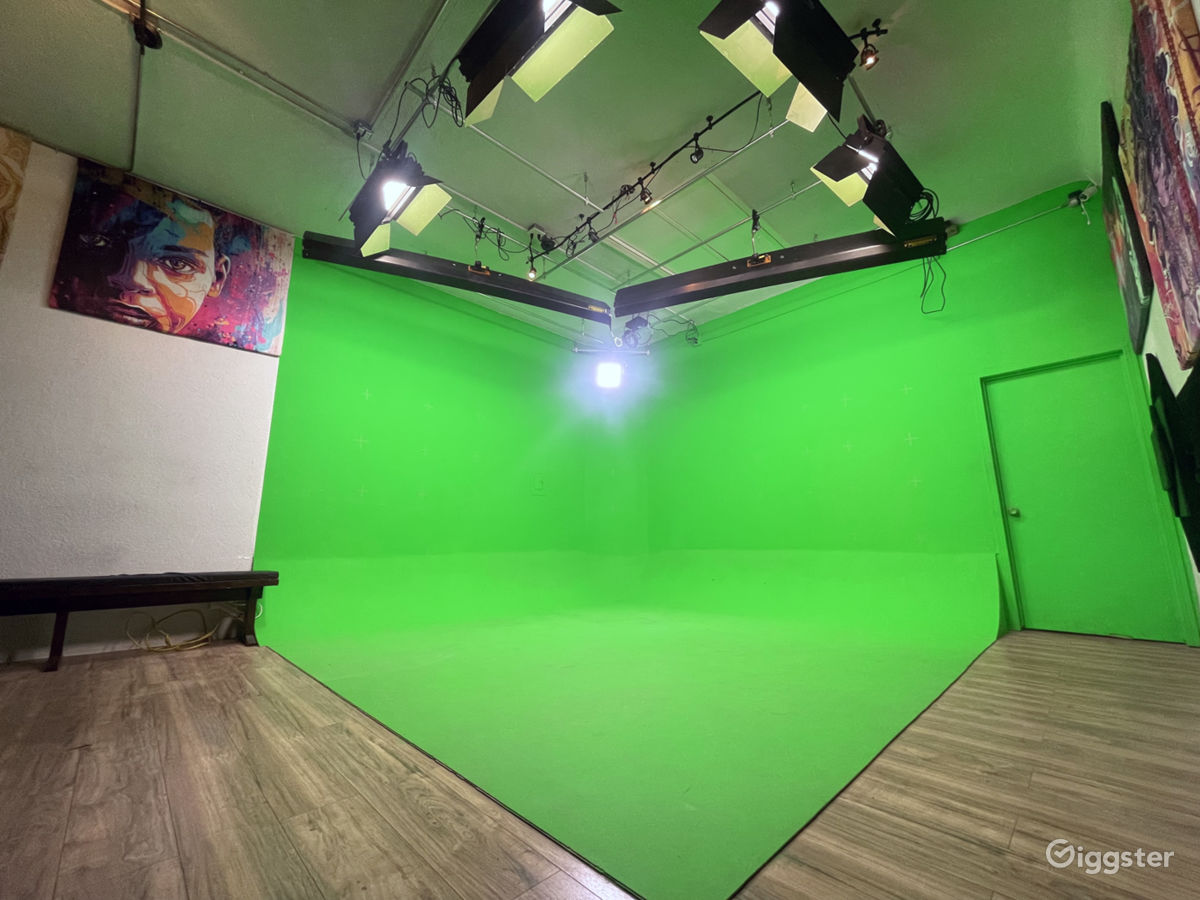 1000 Sq' Ft. GreenScreen Cyc Wall Studio w/ Green Room & Patio | Rent ...
