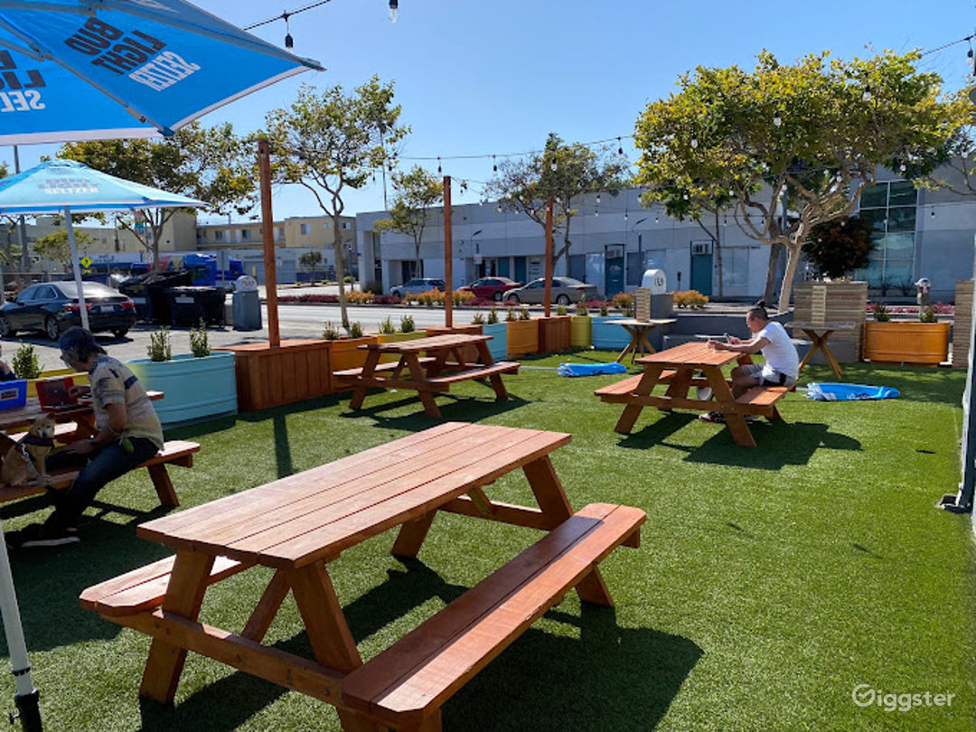 Picnic Style Garden Patio Photo 1