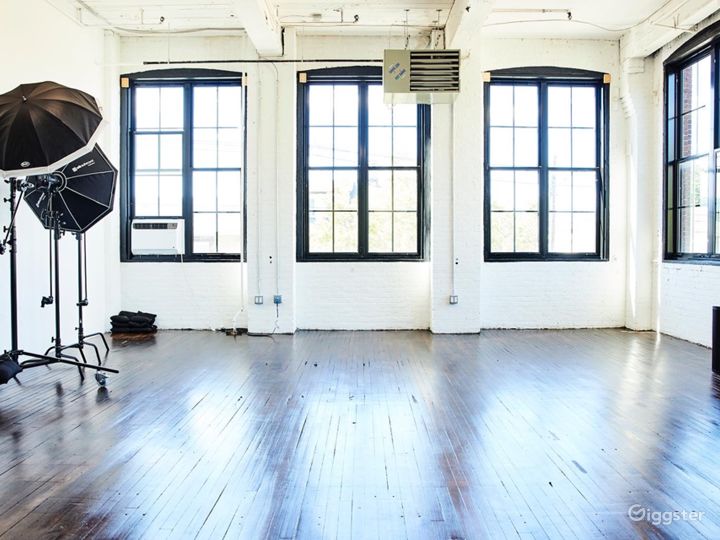 Airy loft space with all Eq Included / Jersey city Rent this location