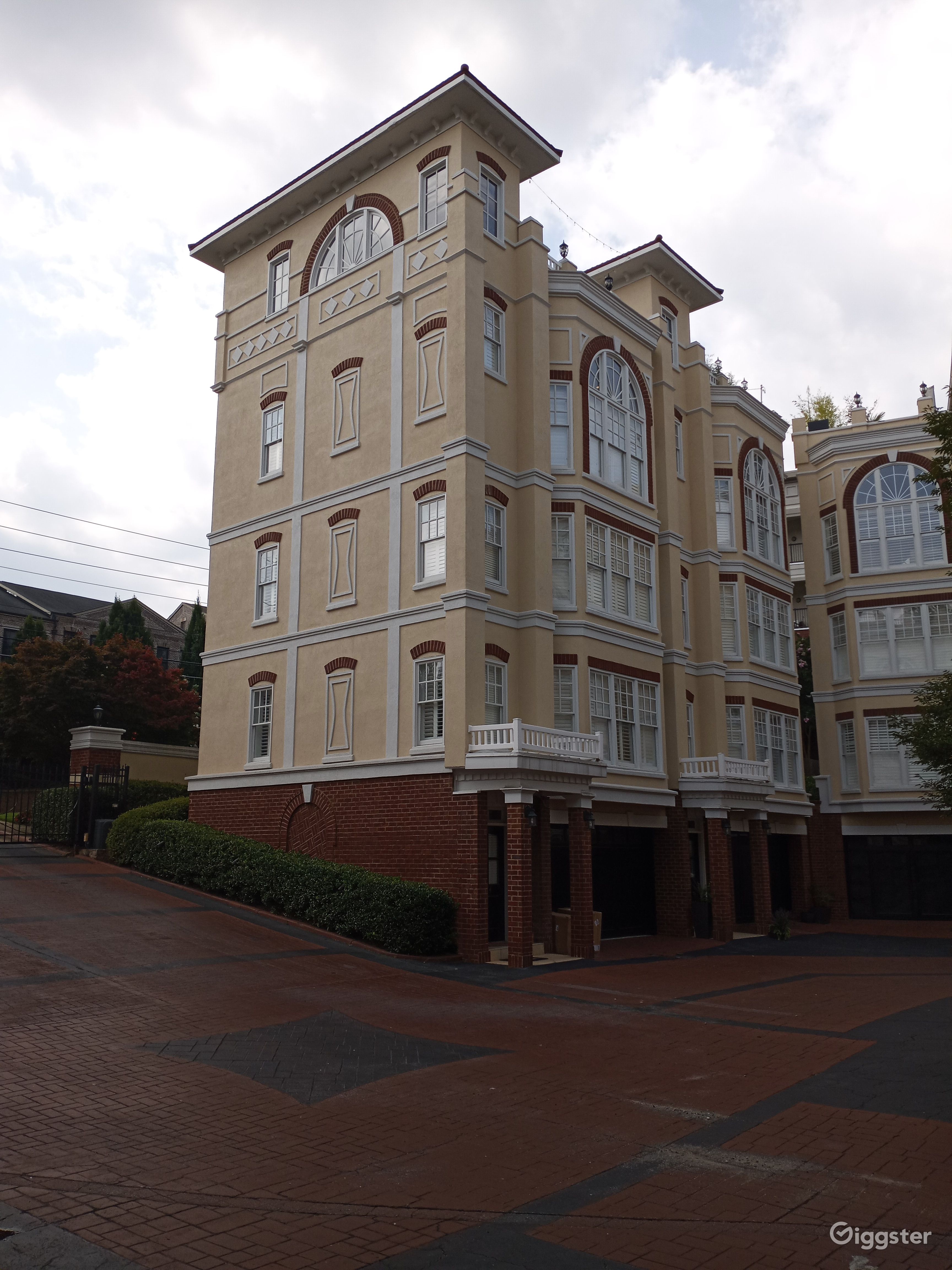 Luxury Buckhead Townhome Rent this location on Giggster