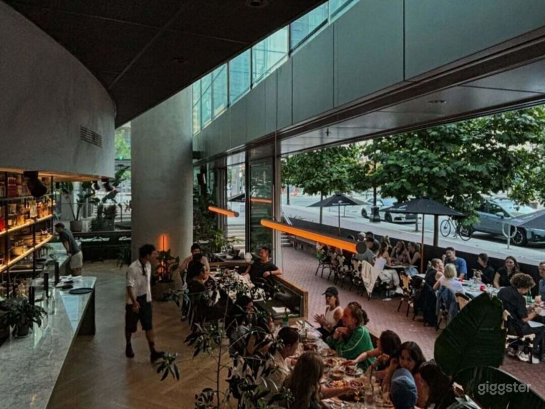 Modern, Open Concept Restaurant with High Ceilings Photo 3