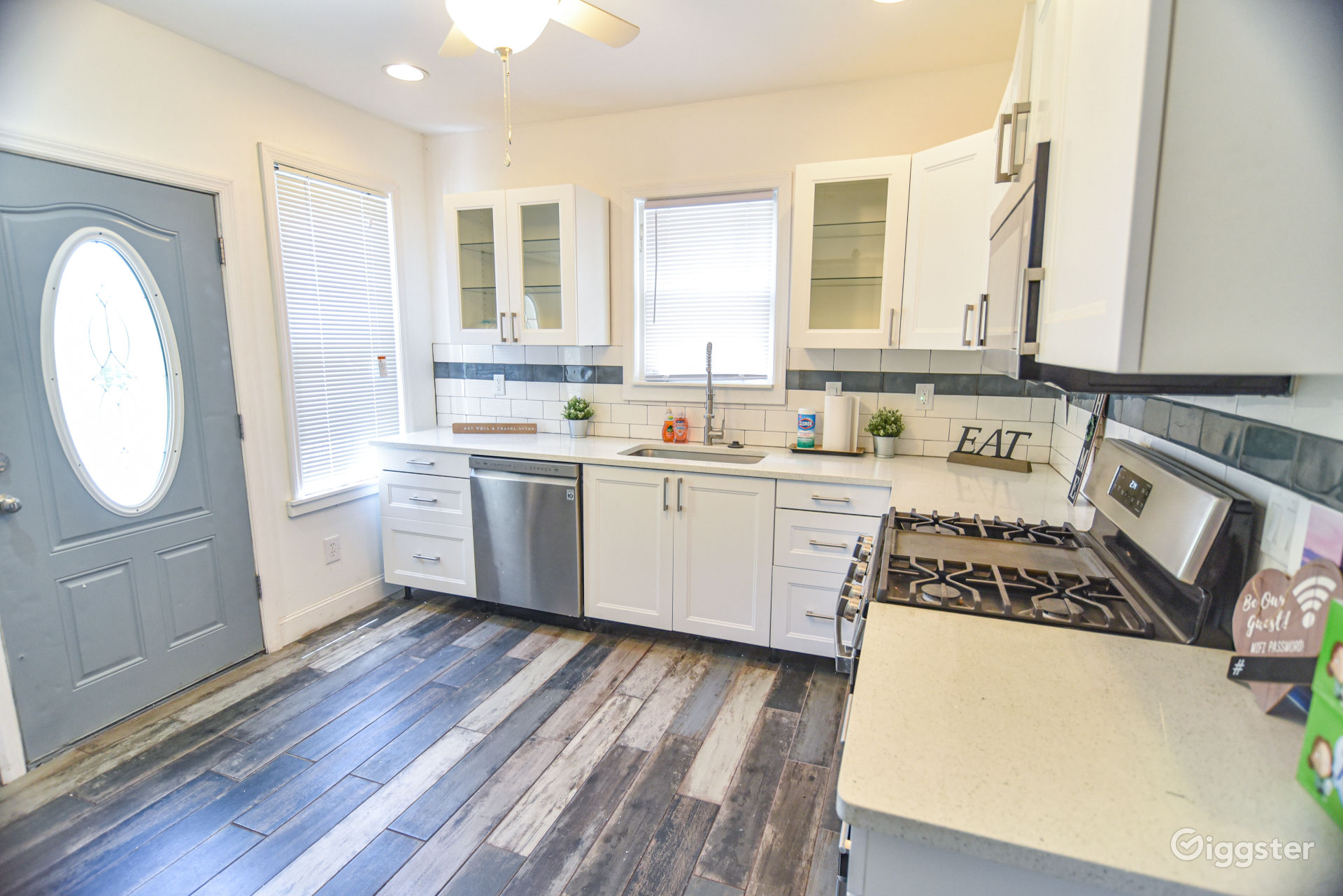 Joyful & Cozy Rustic Home with Fireplace Rent this location on Giggster