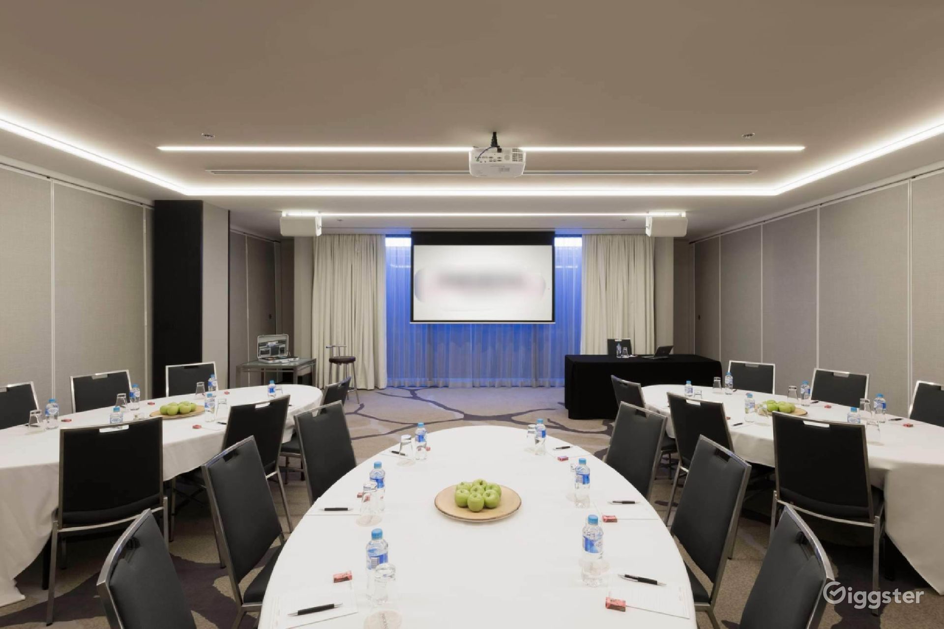 Macarthur Room Rent this location on Giggster