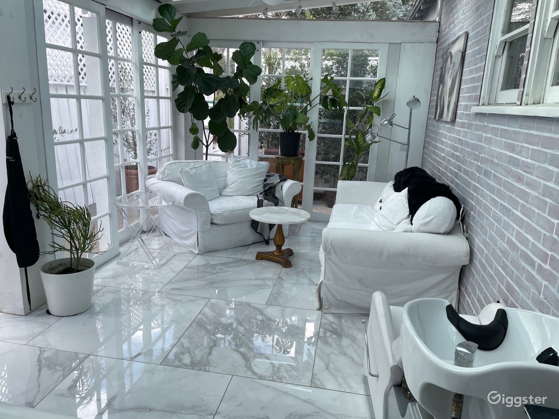 Greenhouse Sunroom Salon With Skylights Rent this location on Giggster