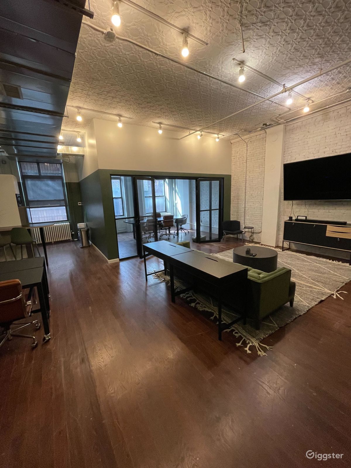 Union Square Chic and Flexible Modern Office Rent this location on