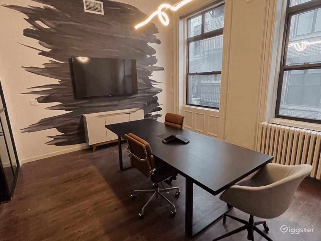 Union Square Chic and Flexible Modern Office Photo 2