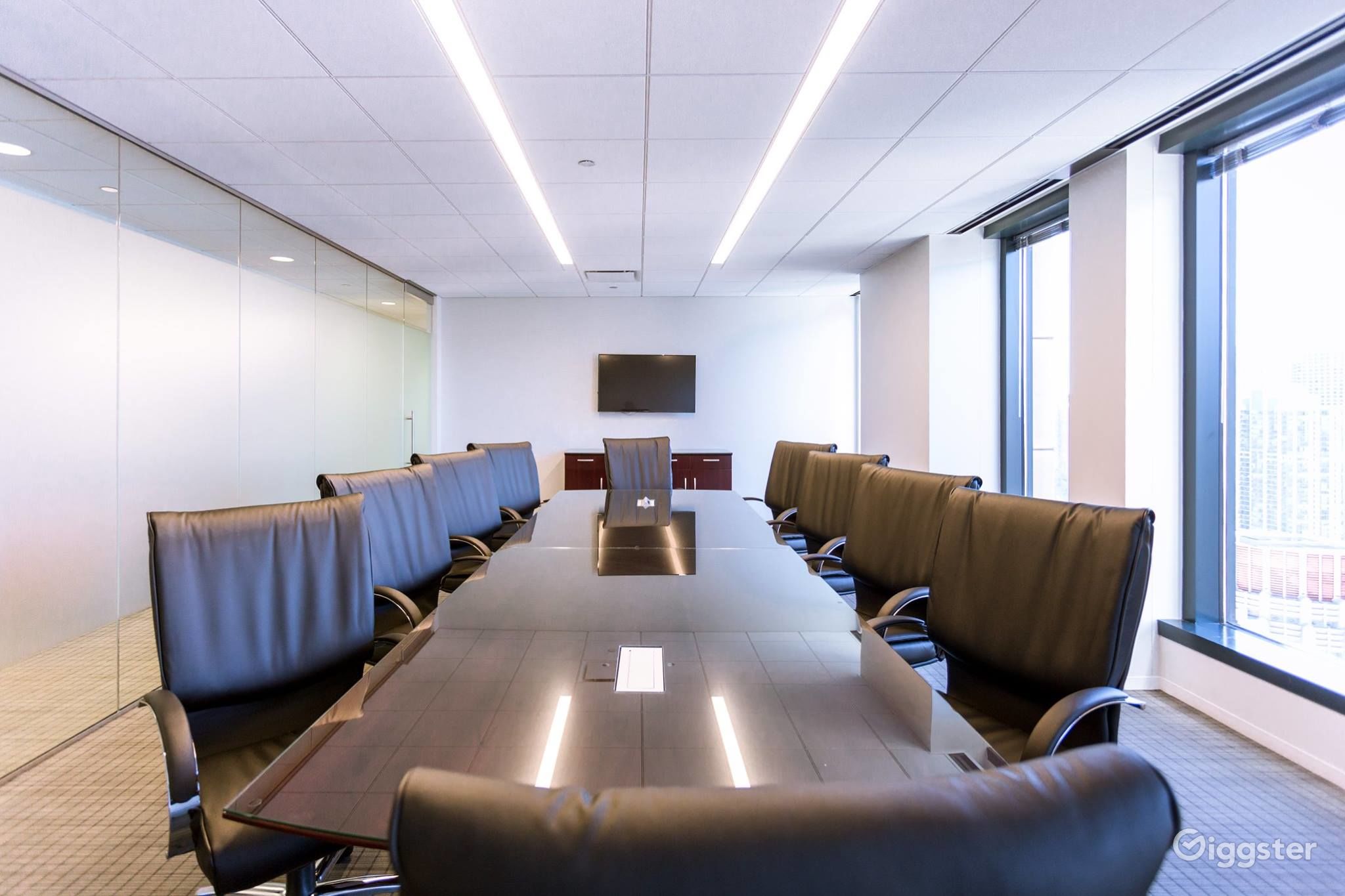 HighEnd Conference Room in Chicago Rent this location on Giggster