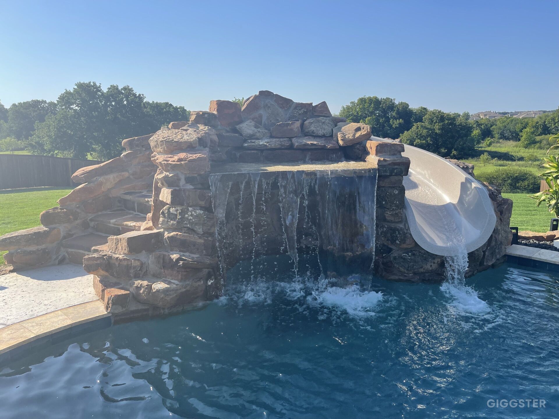 Beautiful Tropical Pool with Waterslide & Grotto Rent this location