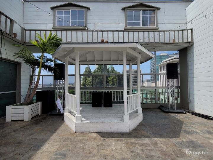 Spacious Multi Purpose Venue and Rooftop Rent this location on Giggster