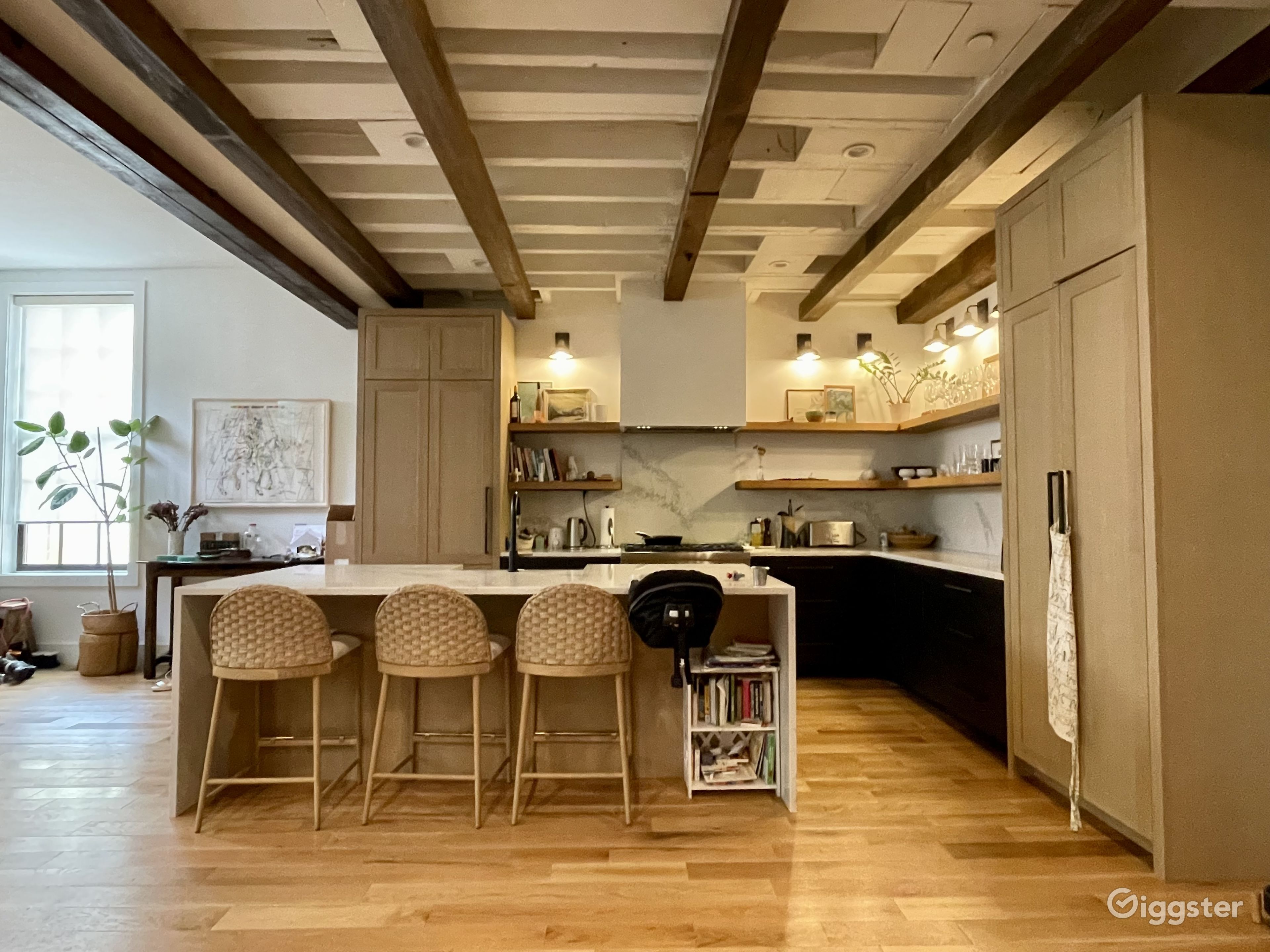 Old City Carriage House Rent this location on Giggster